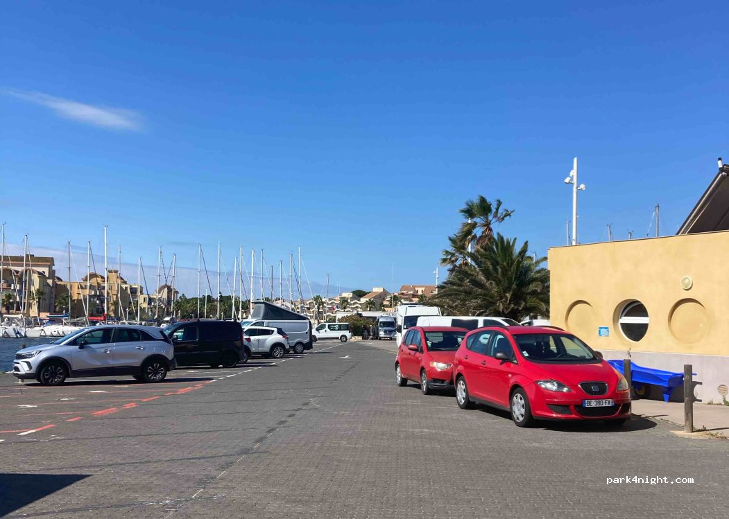 (11430) Gruissan - Quai des Palmiers — foto 3