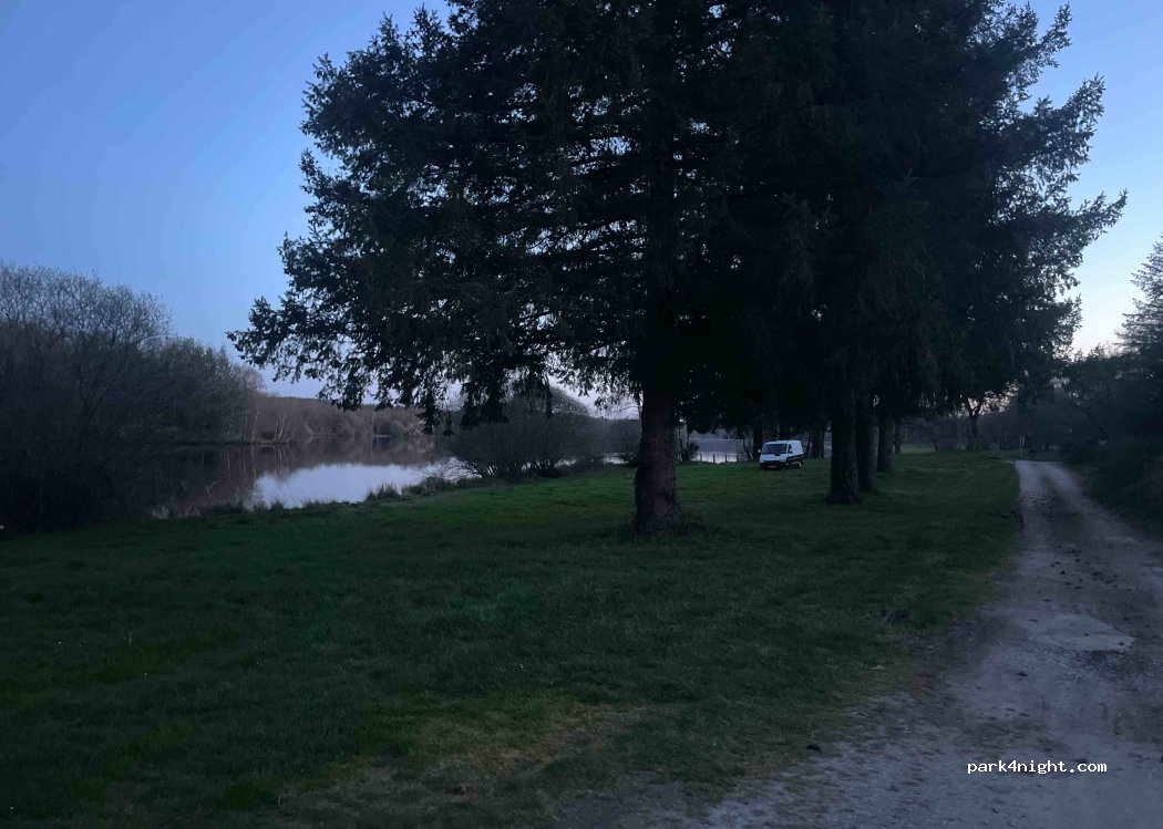 (87250) Saint-Pardoux-le-Lac - Unnamed Road — foto