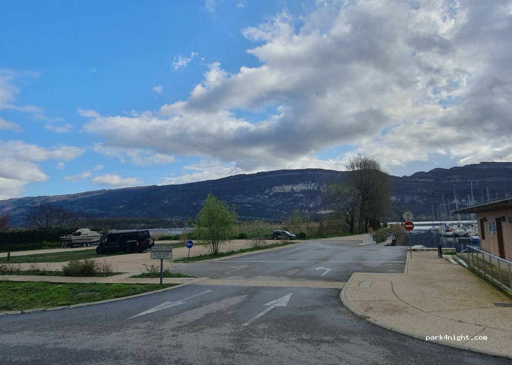 (73310) Conjux - 1103 Route du Bord du Lac — foto