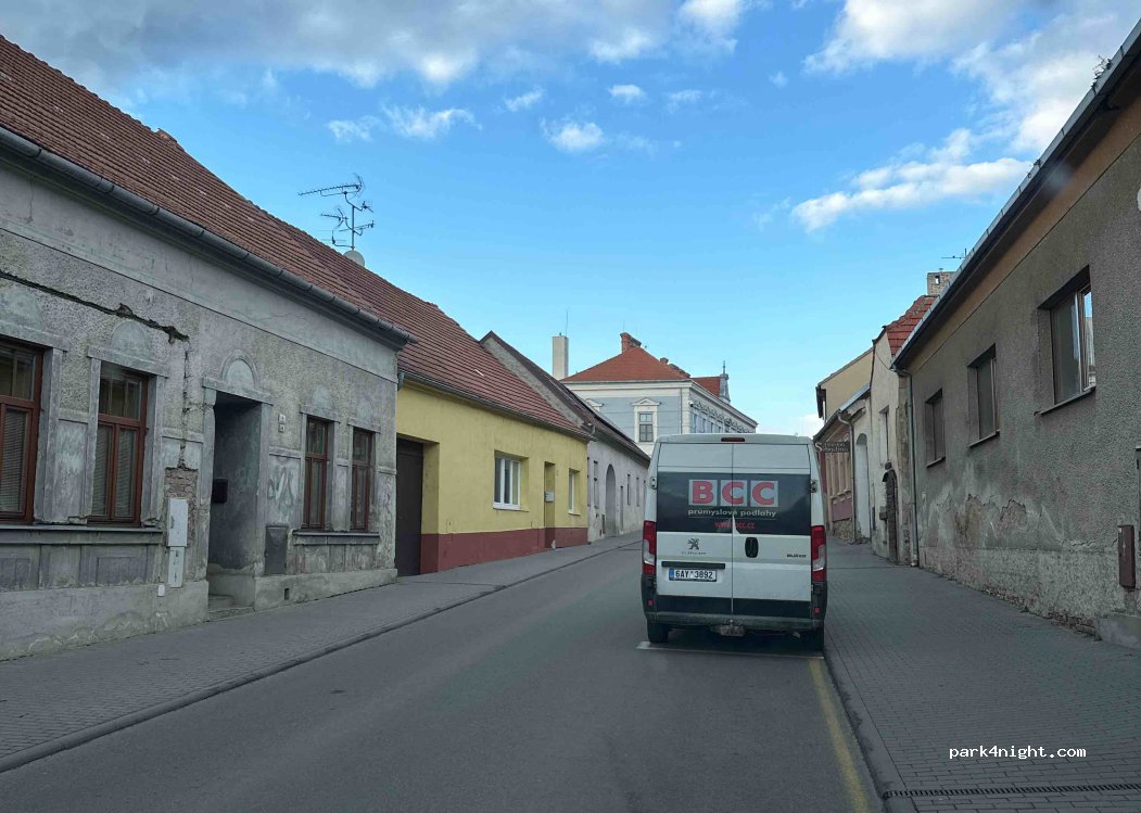 (692 01) Mikulov na Moravě - 818/10 Koněvova — foto