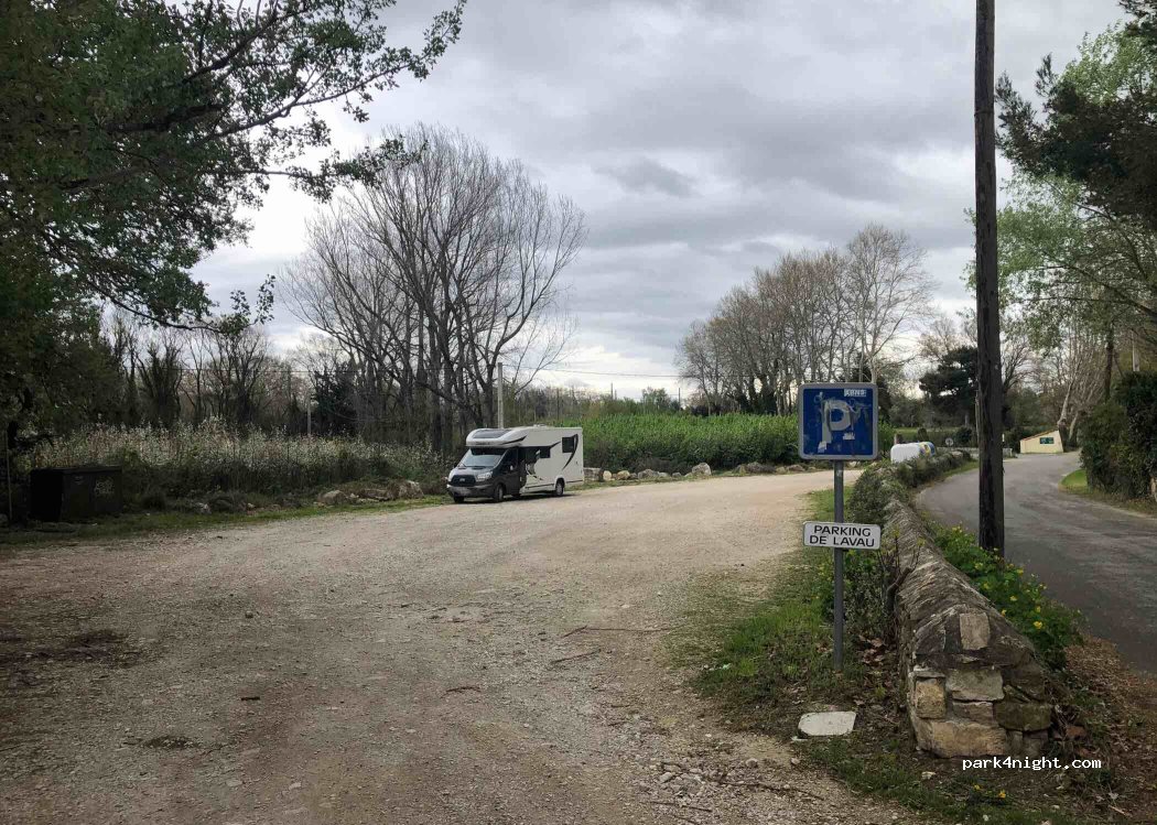 (13660) Orgon - 18 Route de la Gare — foto