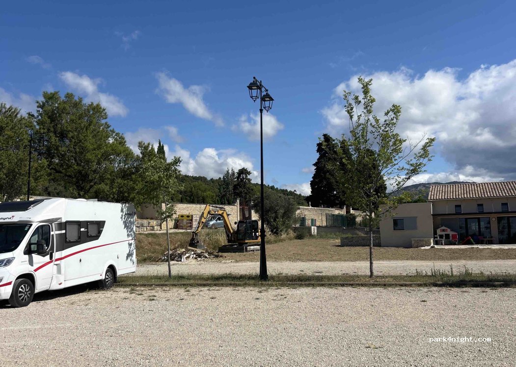 (84410) Crillon-le-Brave - 230 Rue de la Salle Polyvalente — foto 4