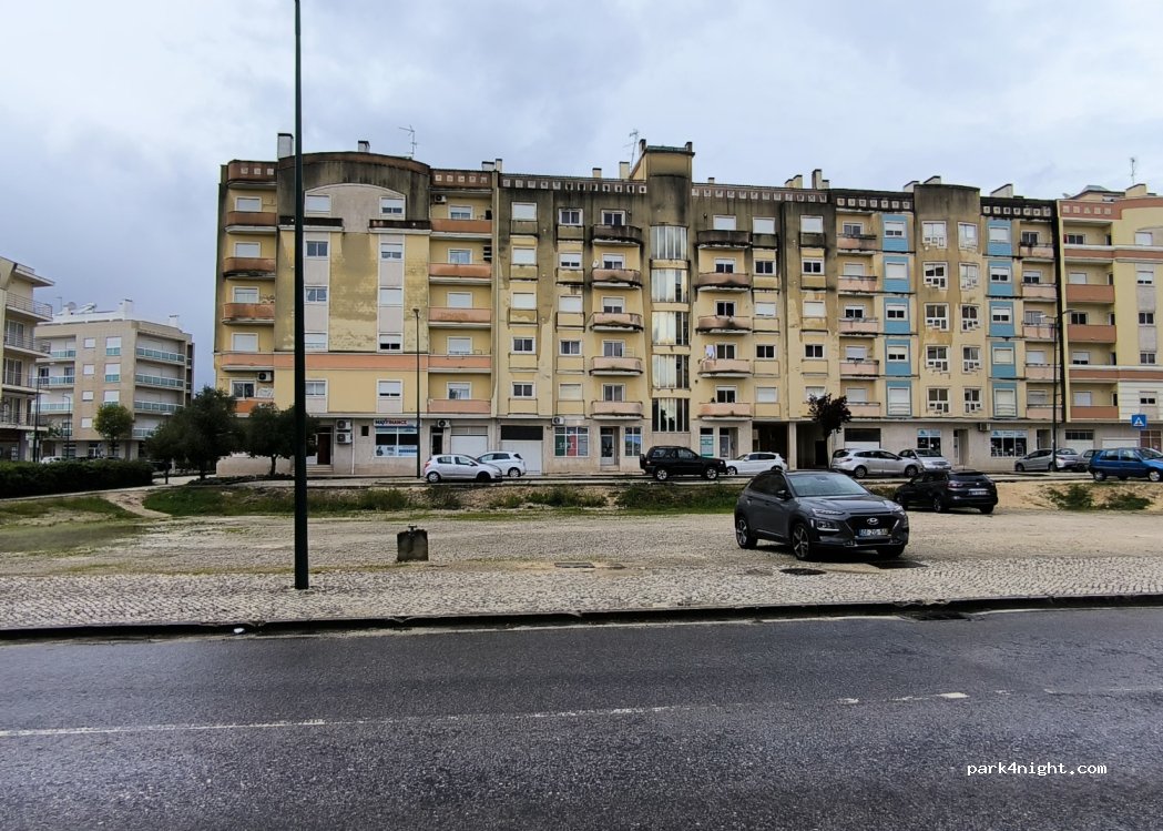 (2040) Rio Maior - 25 Rua Poeta Ruy Belo — foto 2