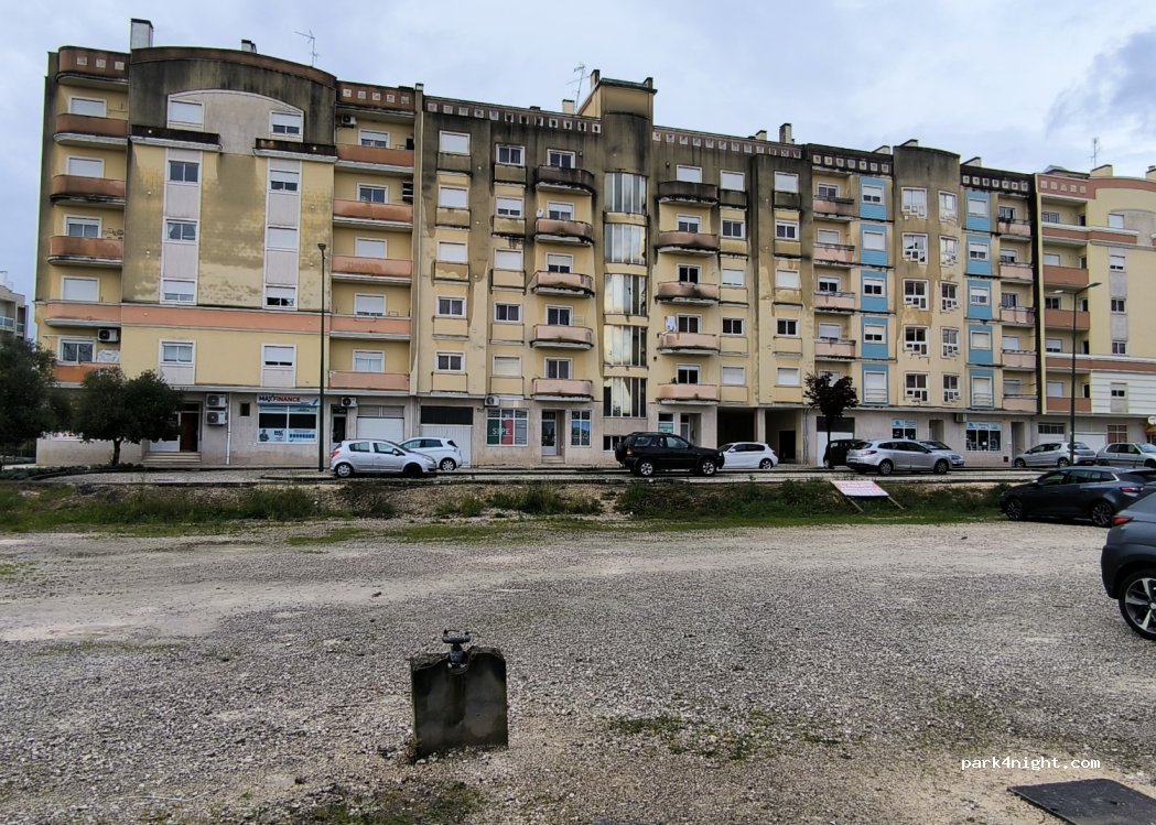 (2040) Rio Maior - 25 Rua Poeta Ruy Belo — foto 3