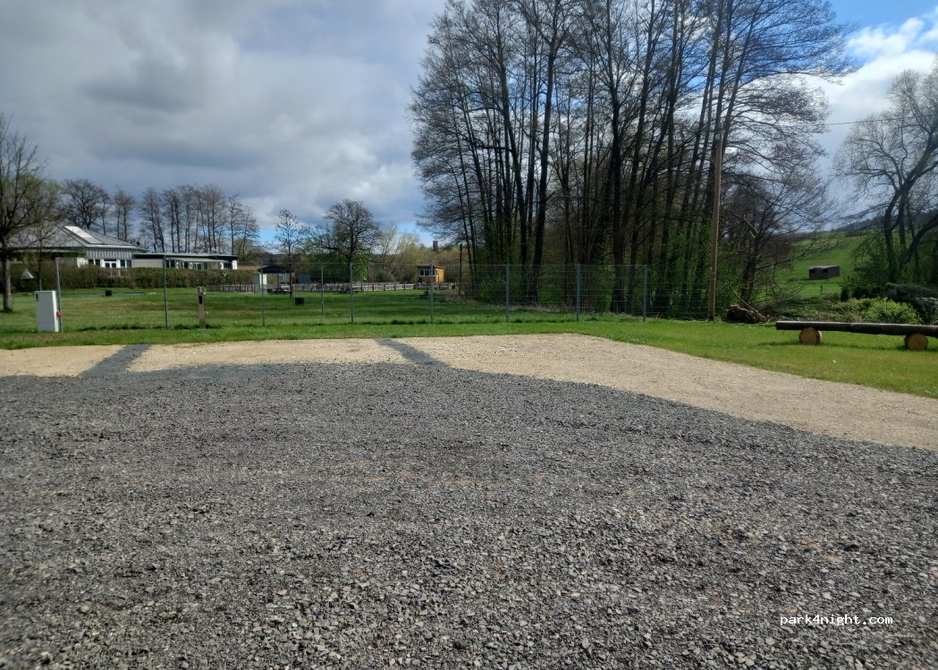 Stellplatz vor dem Campingplatz Jesberg — foto 2