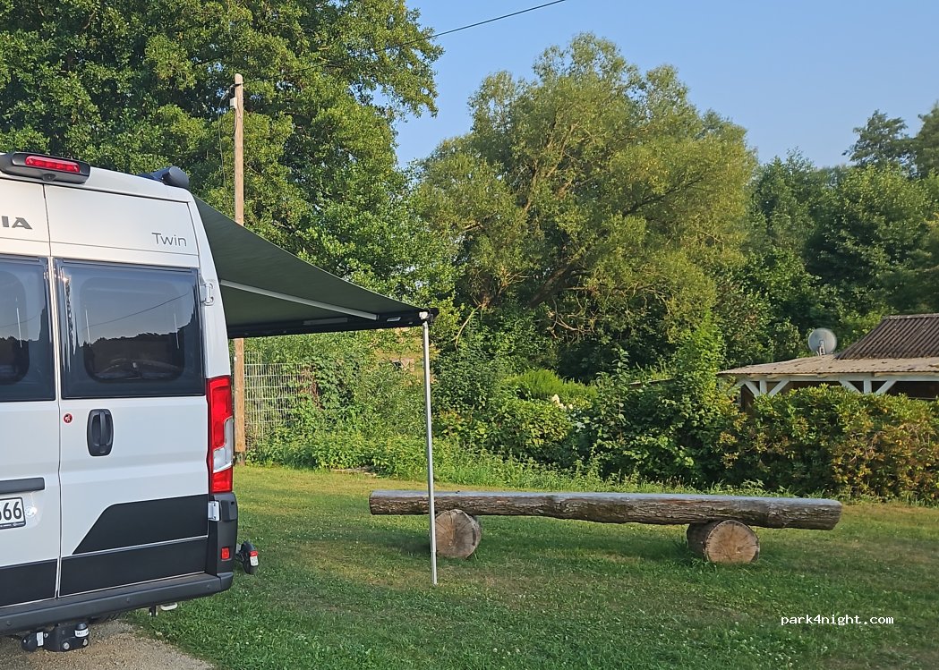 Stellplatz vor dem Campingplatz Jesberg — foto 4