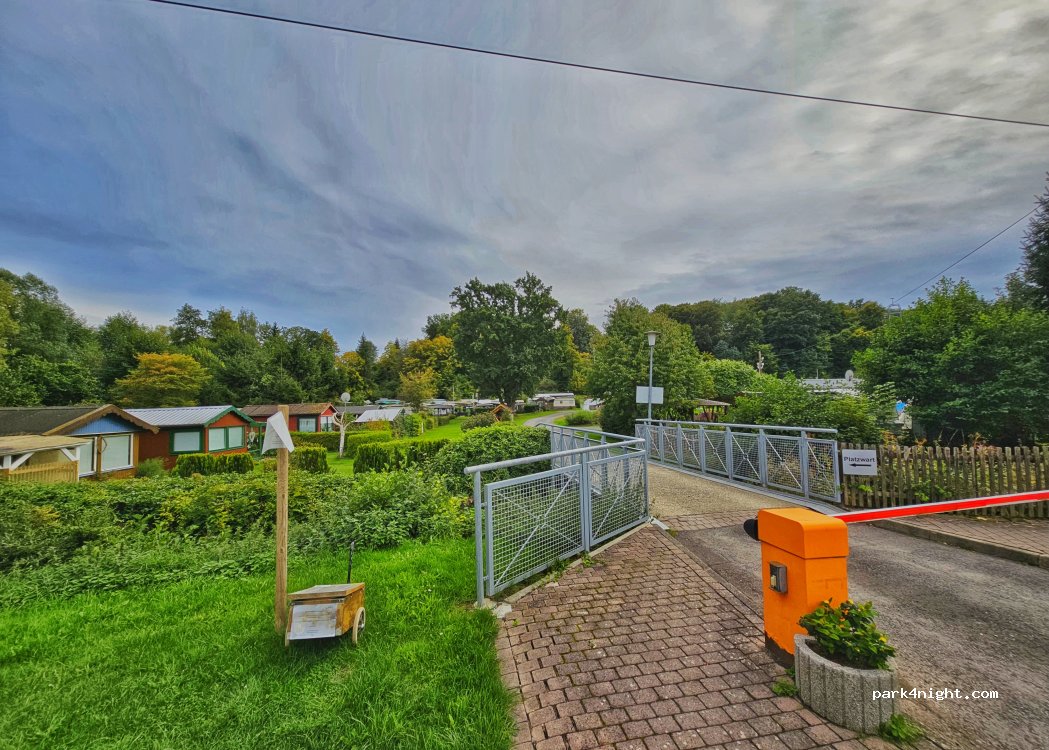 Stellplatz vor dem Campingplatz Jesberg — foto 5