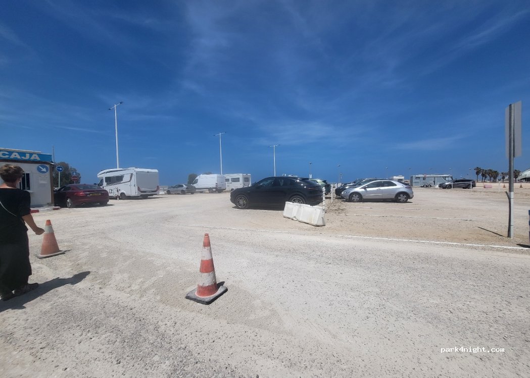 (03700) Dénia - 110 Passeig del Saladar — foto 3