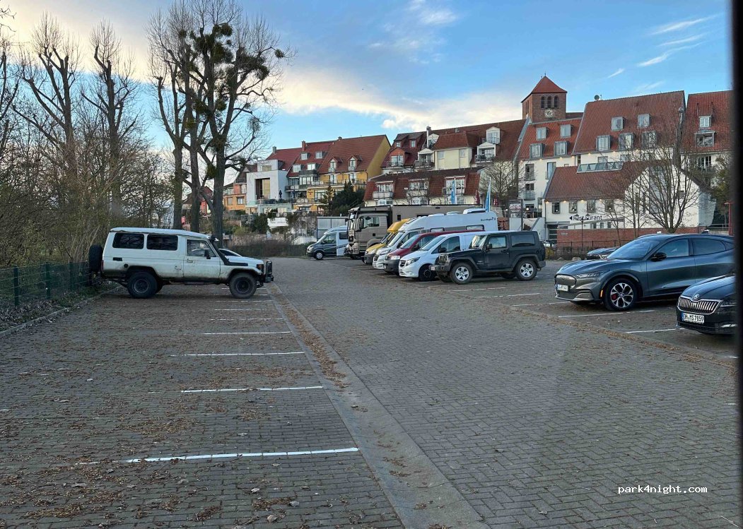 Wohnmobilstellplatz Waren am Yachthafen — foto