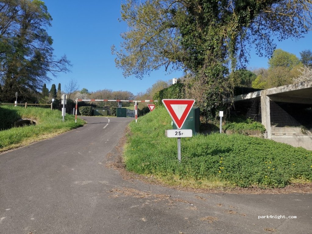 Aire camping-cars de Cunault — foto 3