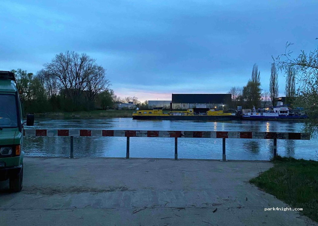 (93055) Regensburg - 21 Budapester Straße — foto 2