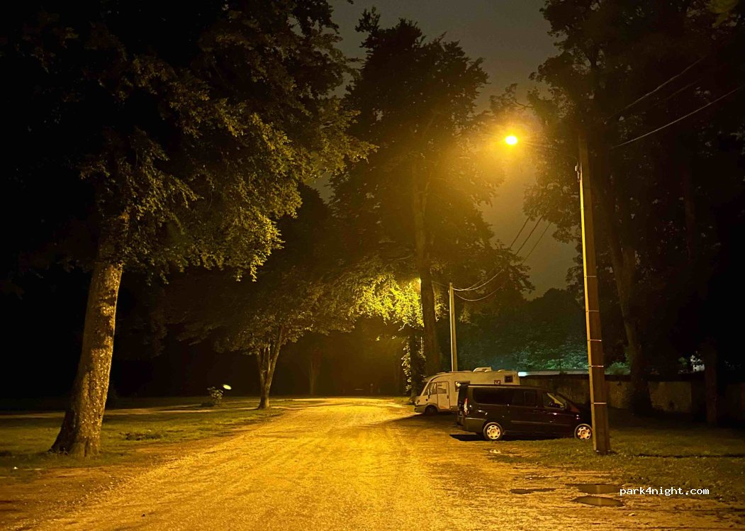 (02600) Villers-Cotterêts - 3 Place Aristide Briand — foto 3
