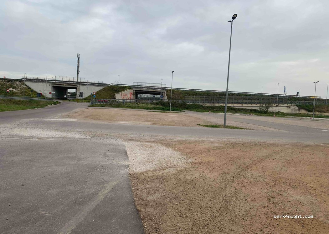 (73020) Cavallino - Via Pepini — foto 2