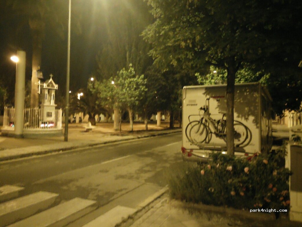 (18013) Granada - 32 Calle Iznájar — foto