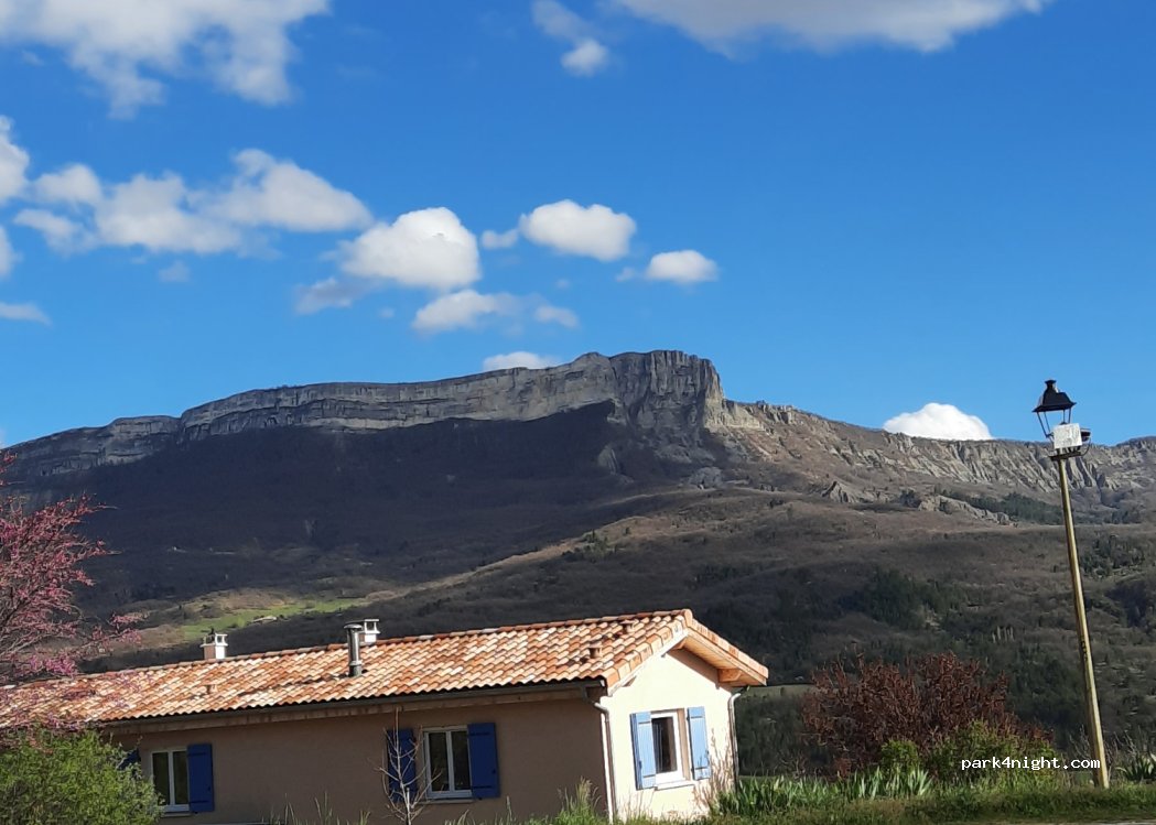 (04200) Valernes - 137 Place Sainte Marie Madeleine — foto