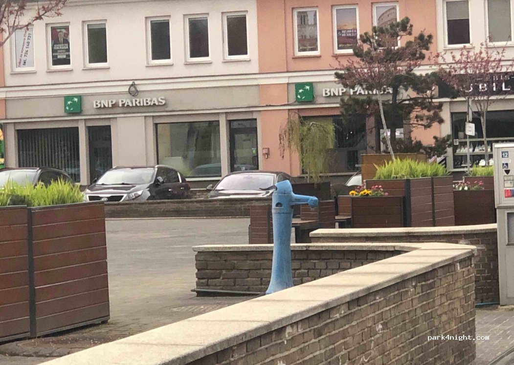 (98-300) Wieluń - 1 plac Legionów — foto