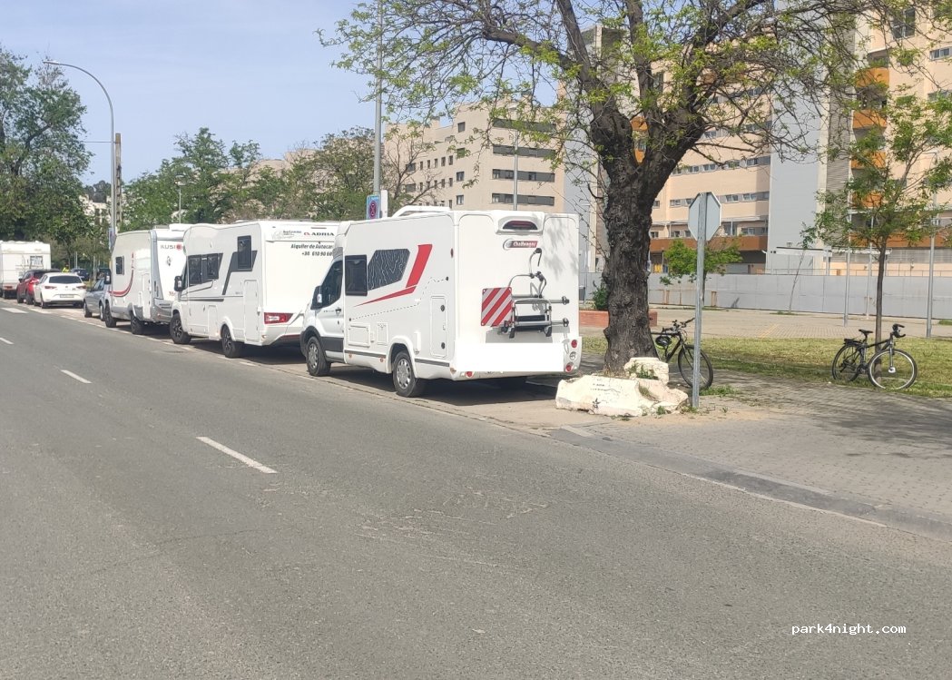 (41011) Sevilla - 4 Calle Hispano Aviación — foto