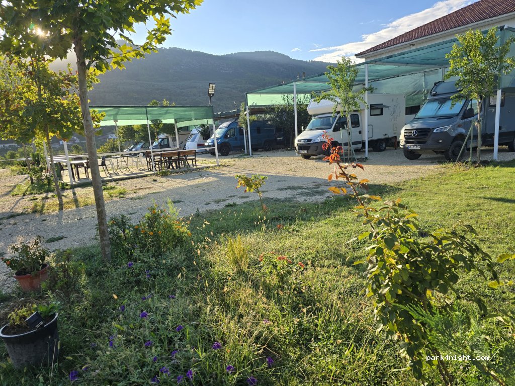 Old Town Camping Berat — foto 2