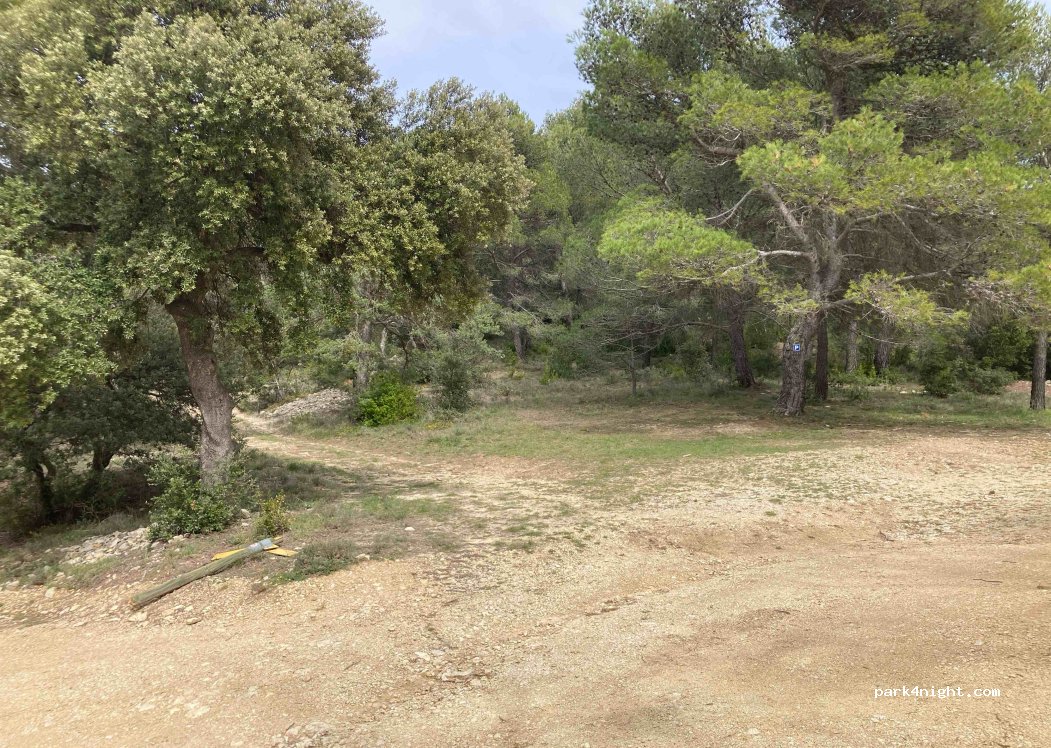 (84240) La Bastide-des-Jourdans - — foto