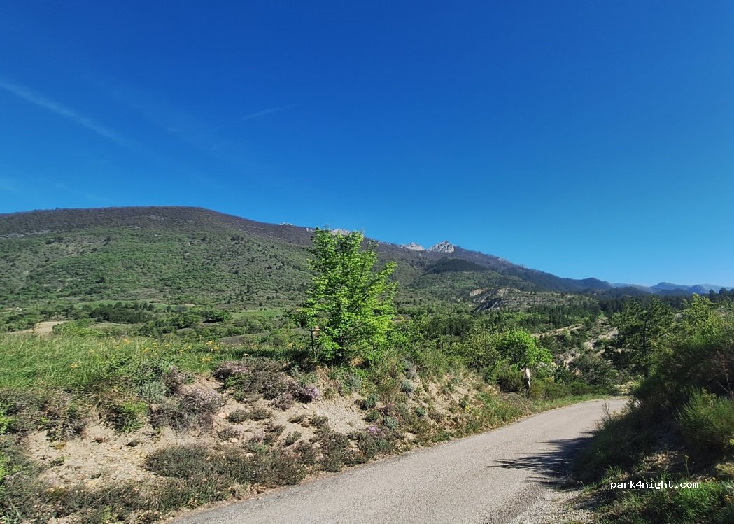 (04200) Entrepierres - Le Village de Vilhosc — foto 2