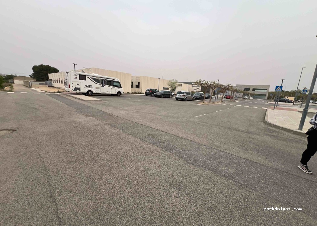 (02660) Caudete - 7 Avenida Villena — foto