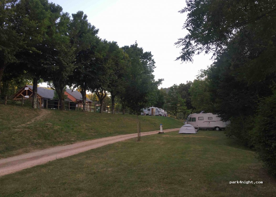 (12560) Saint-Laurent-d'Olt - Galinière — foto 2