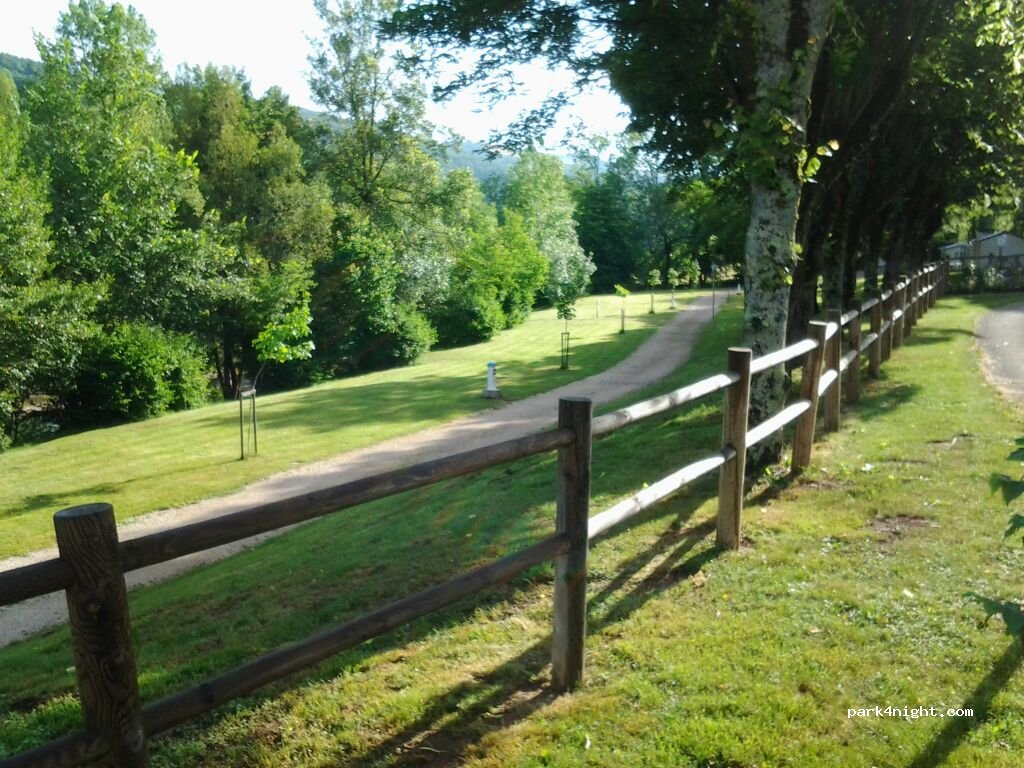(12560) Saint-Laurent-d'Olt - Galinière — foto 4