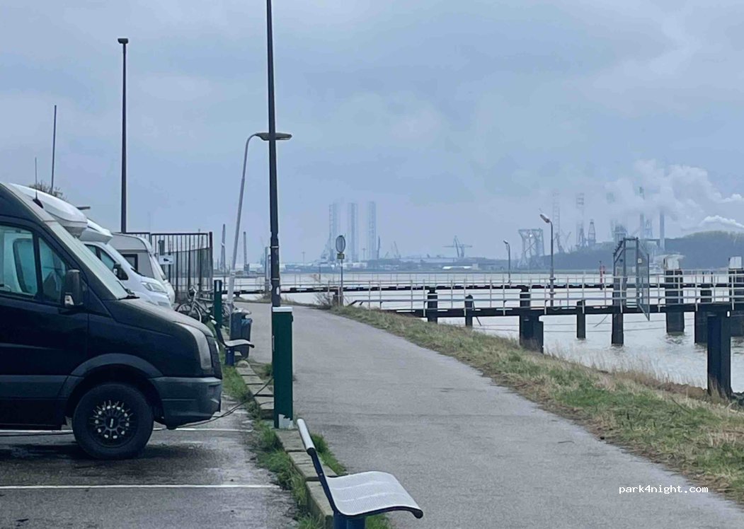 (3143 CD) Maassluis - 15 Burgemeester van der Lelykade — foto 4