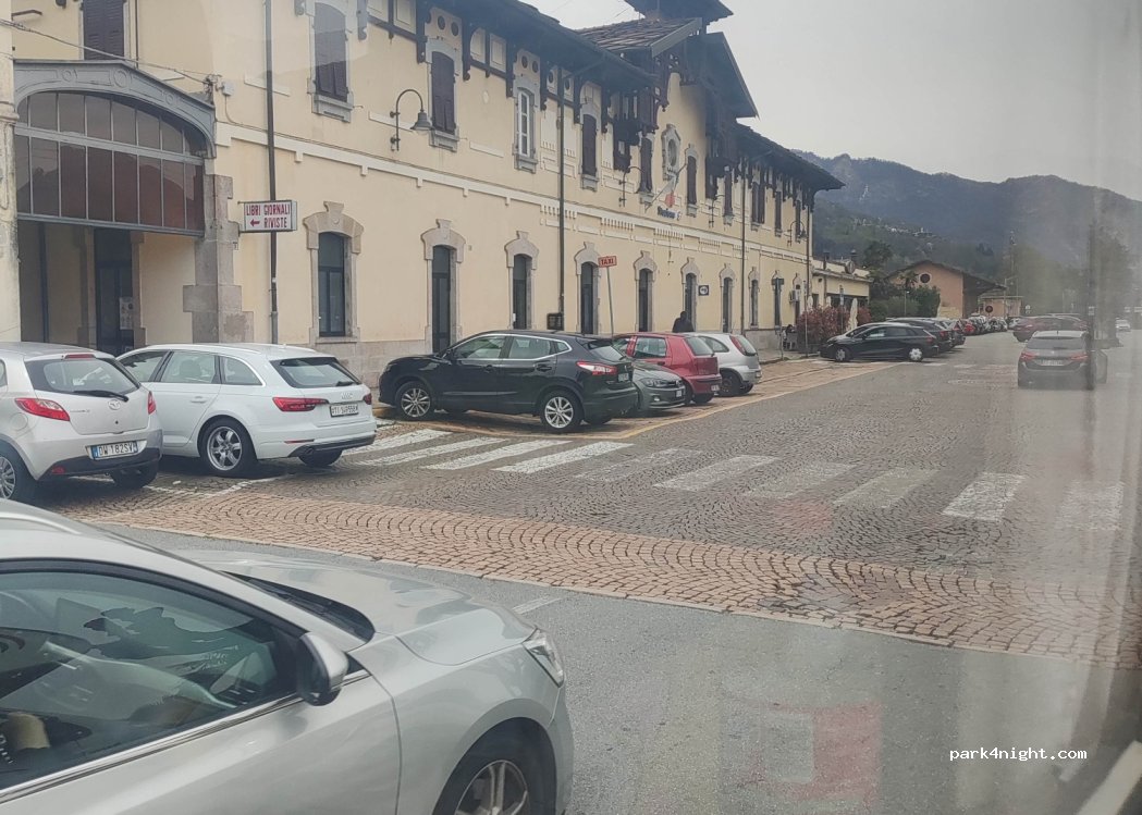 (28838) Stresa - 7 Via Principe di Piemonte — foto