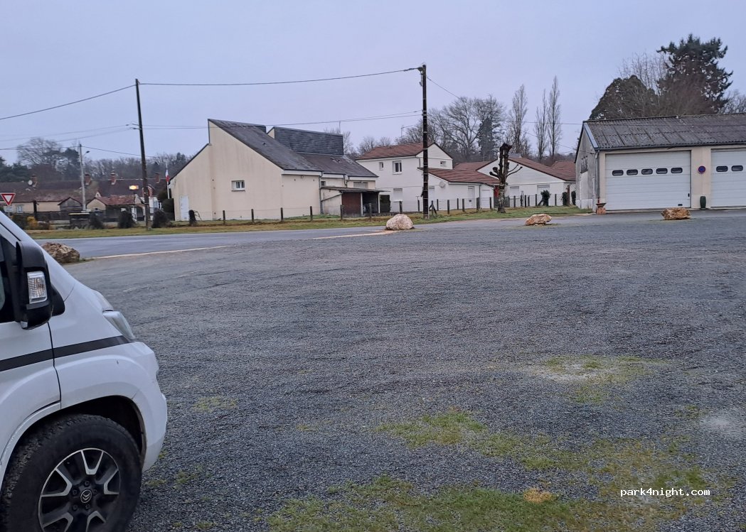 (18330) Neuvy-sur-Barangeon - 4 Rue du Champ de Foire — foto 3