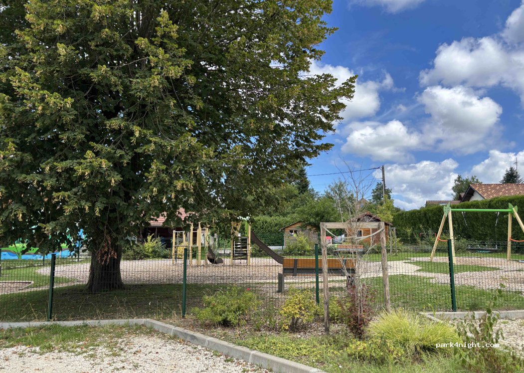 (38134) Saint-Joseph-de-Rivière - 9 Place de la Mairie — foto 2