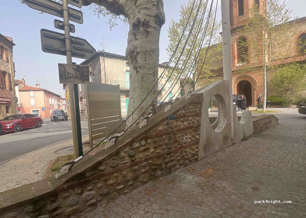 (09340) Verniolle - 11 Place de l'Église — foto