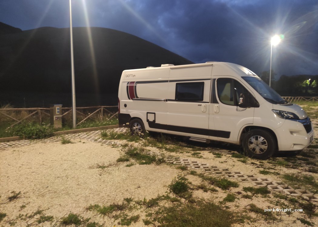 Area Sosta Camper Collattoni — foto