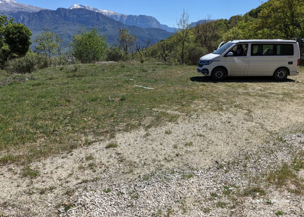 (440 06) Ano Pogoni - Unnamed Road — foto
