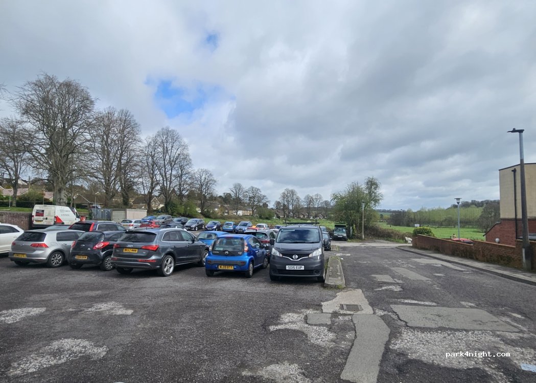 (SP3 6LQ) Tisbury - 1 Overhouse Drive — foto