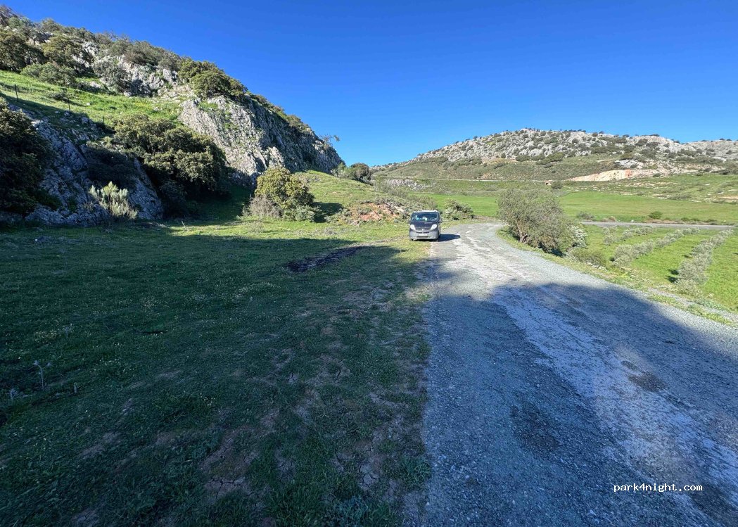 (29470) Cuevas del Becerro - — foto