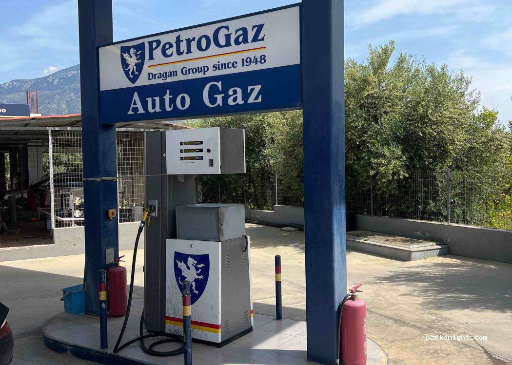 (241 00) Kalamata - 26 Vasileos Georgiou — foto