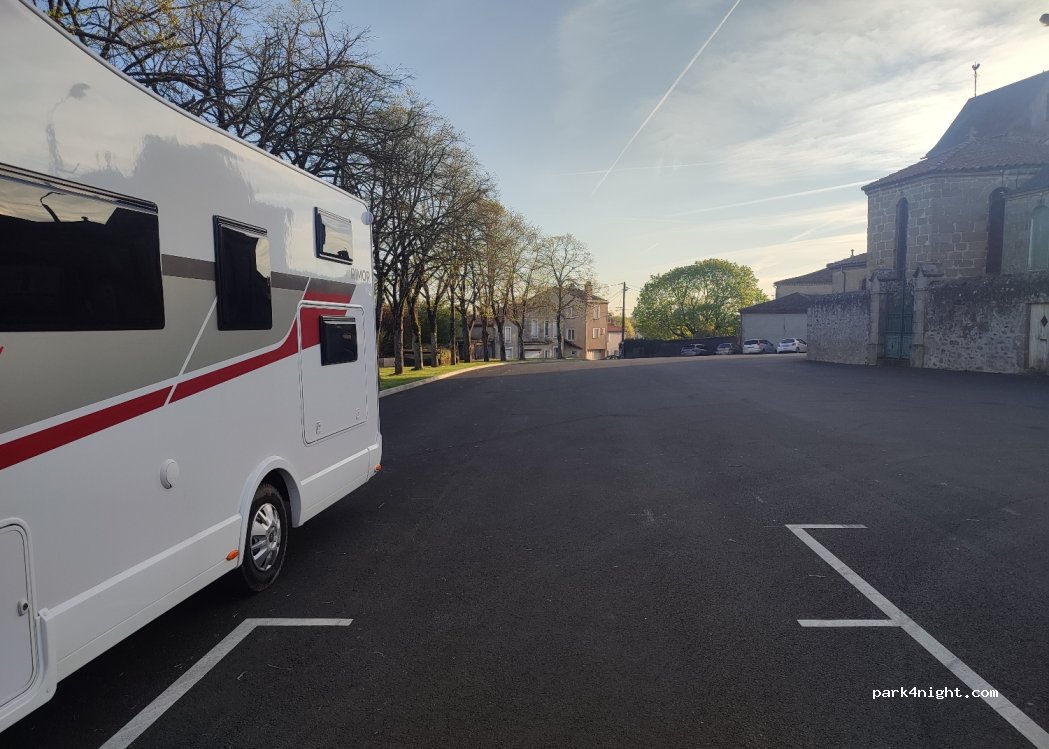 (79300) Bressuire - 1 Place de la Mairie — foto