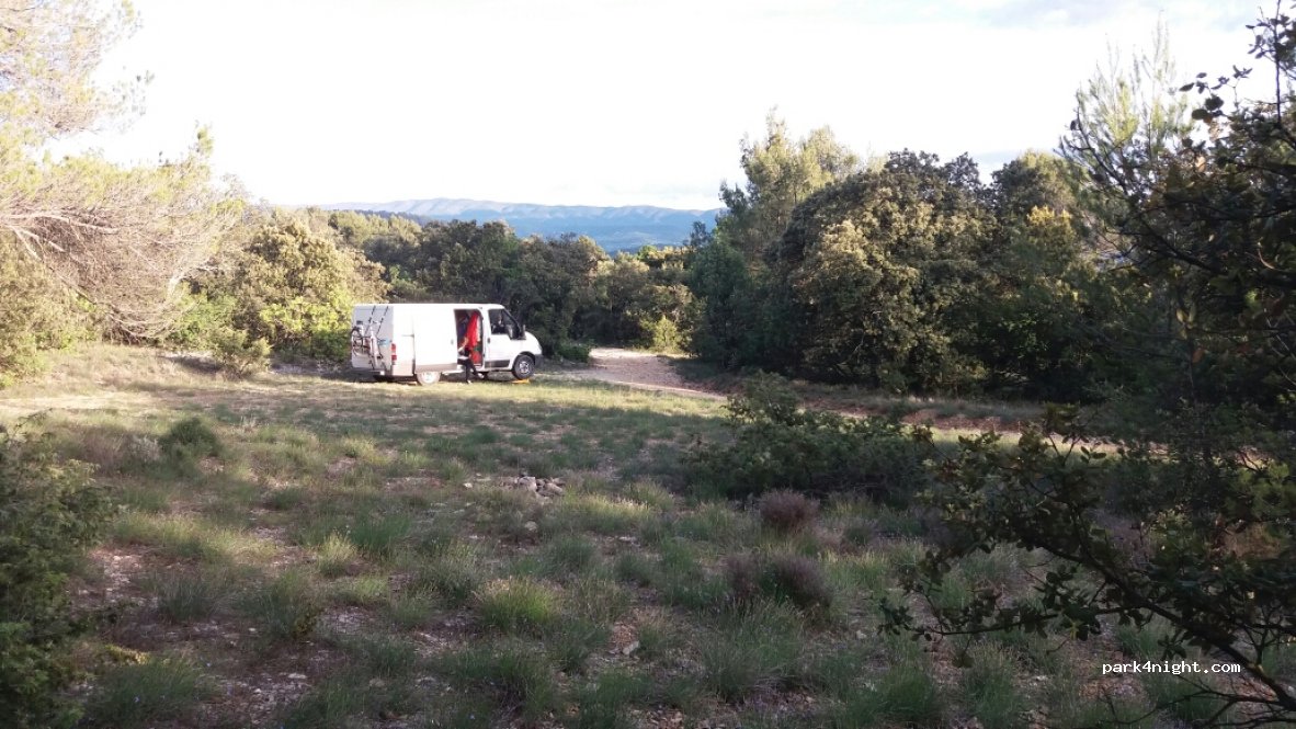 (84490) Saint-Saturnin-lès-Apt - D115 — foto 2