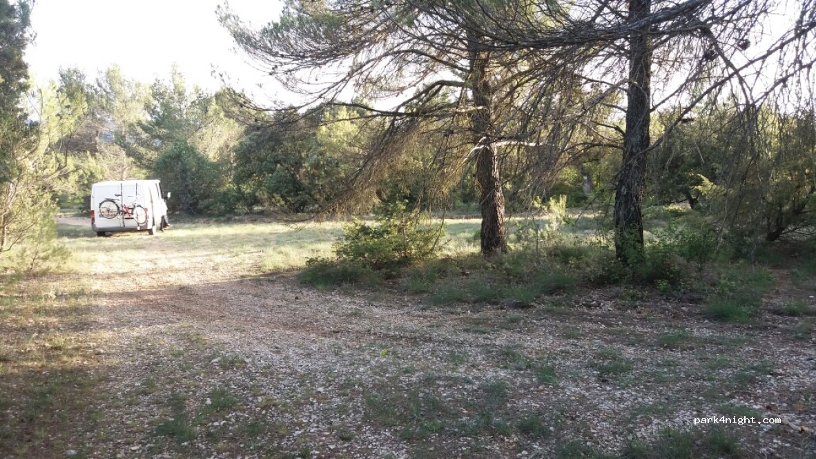 (84490) Saint-Saturnin-lès-Apt - D115 — foto 3