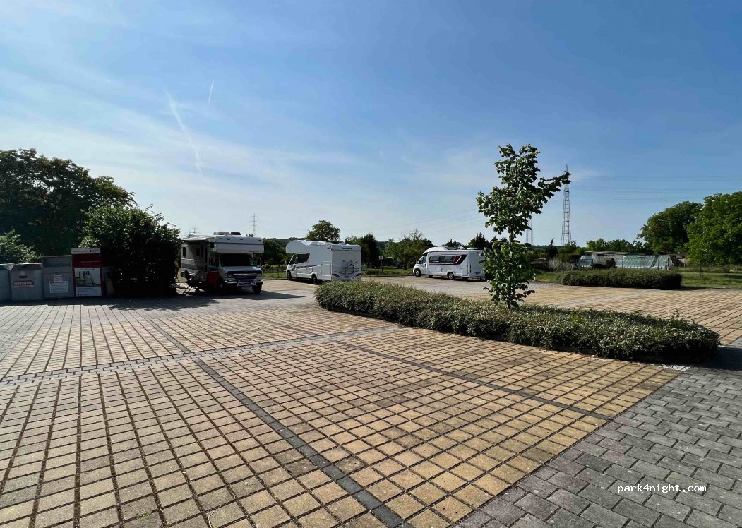 Wohnmobilstellplatz am Schloss Seußlitz in Nünchritz — foto 2