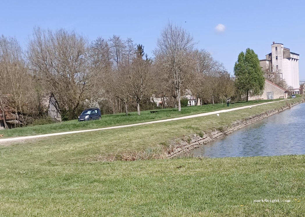 (18240) Boulleret - 514 Port des Fouchards — foto