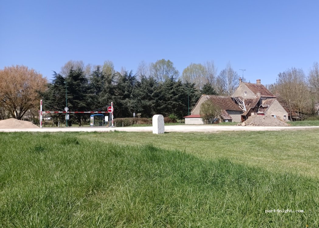 (18240) Boulleret - 514 Port des Fouchards — foto 2