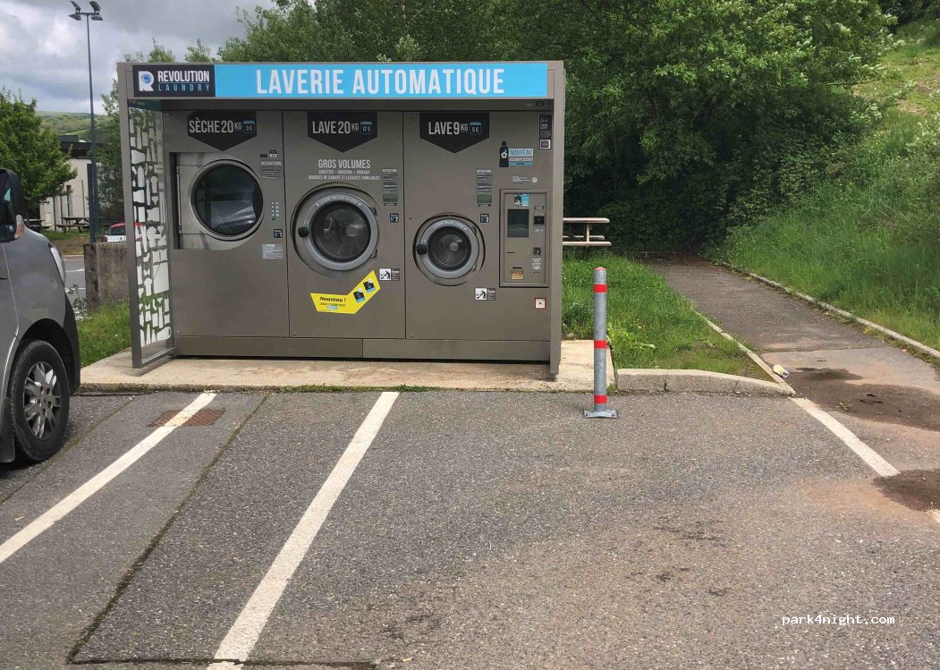(12210) Laguiole - Rue de Lavernhe — foto 2