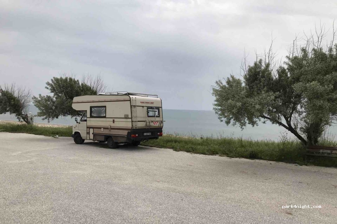 (670 63) Paralia Mesis - Unnamed Road — foto