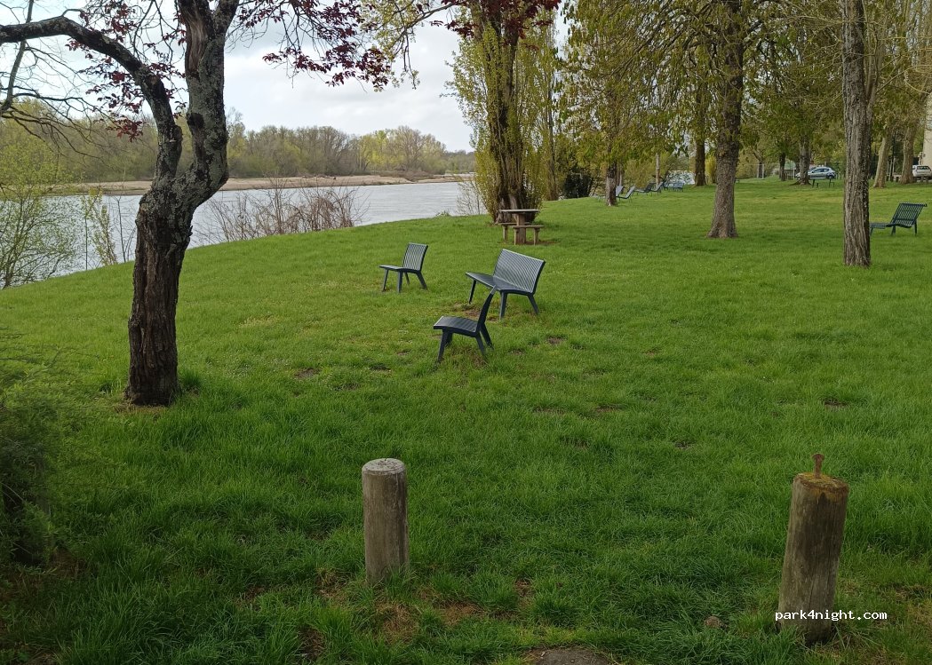 (58400) La Charité-sur-Loire - 4 Quai Leopold Sedar Senghor — foto 3