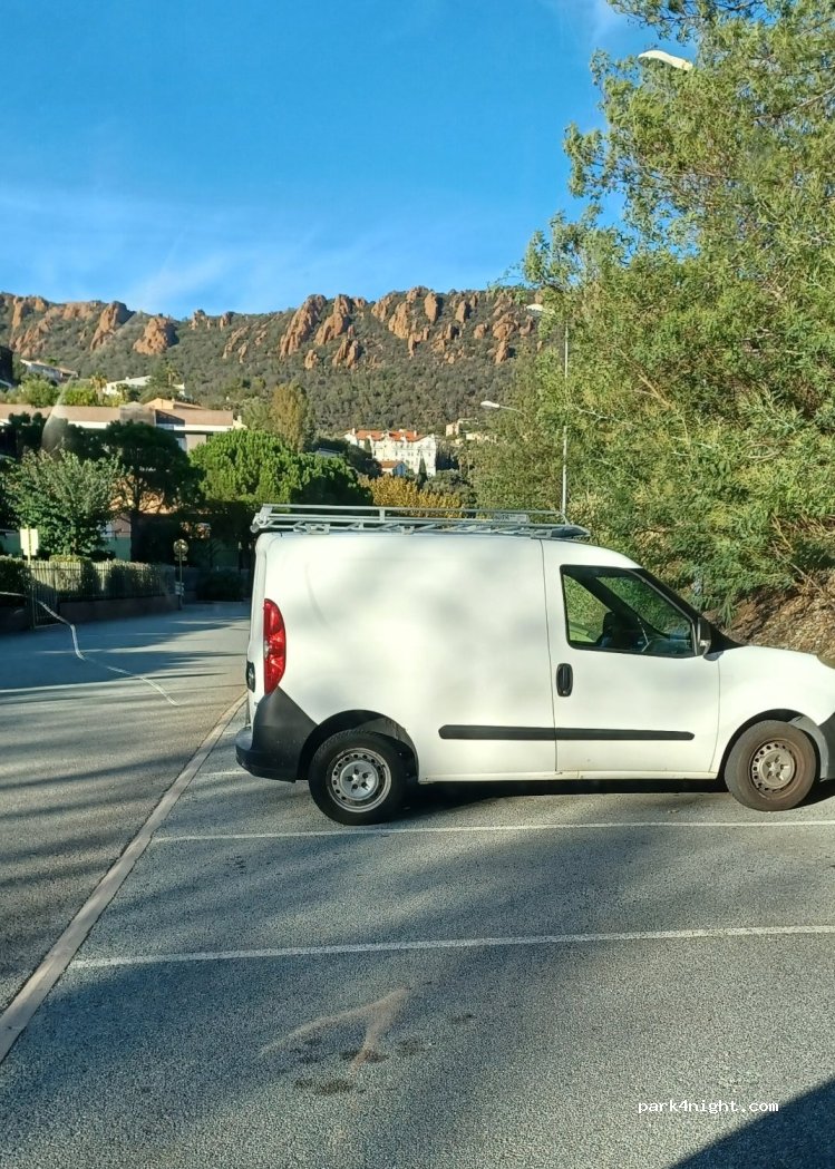 (83700) Saint-Raphaël - Rue Agathonis — foto 2