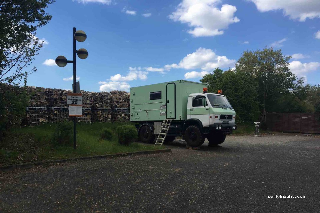 Wohnmobilstellplatz am Baggerado in Nickenich — foto