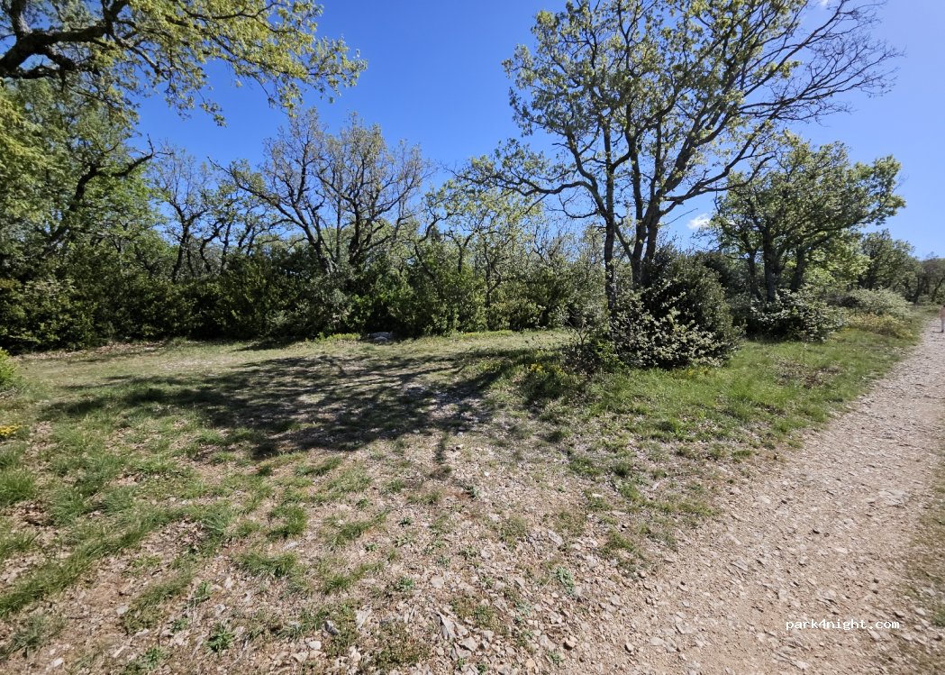 (04280) Céreste-en-Luberon - D31 — foto