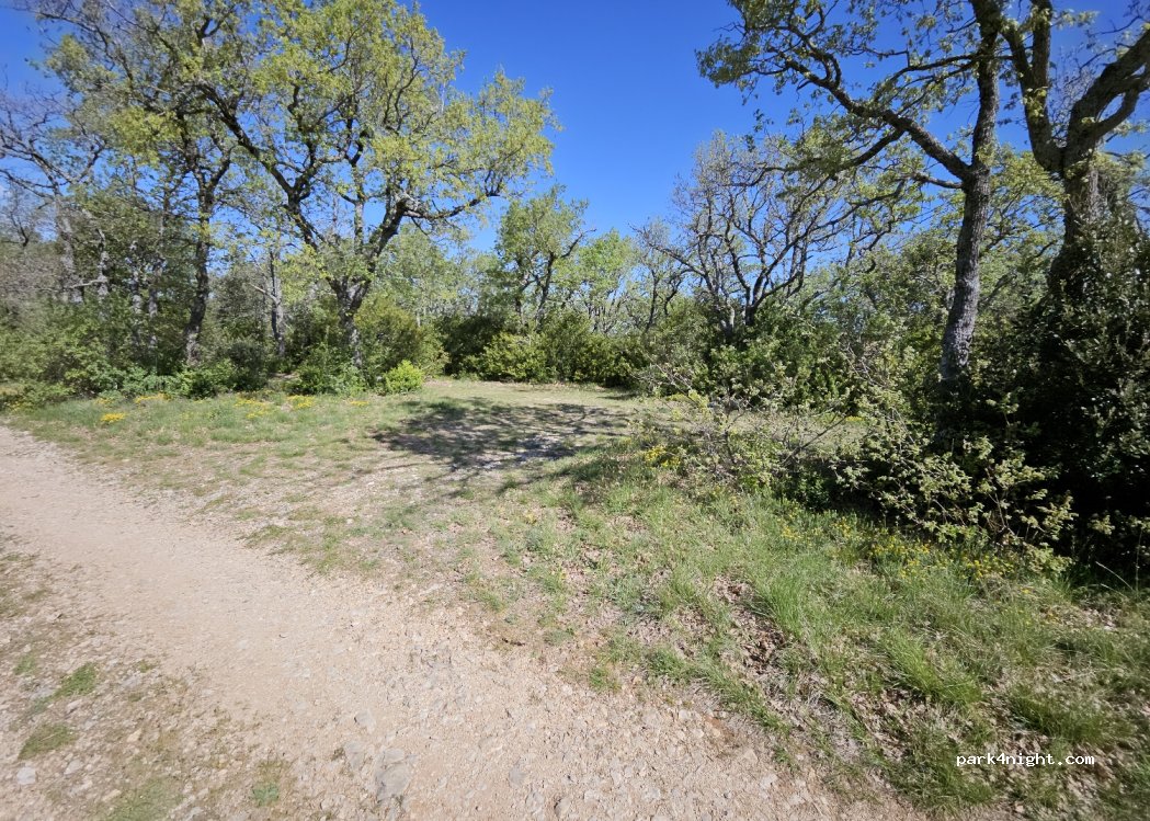 (04280) Céreste-en-Luberon - D31 — foto 2